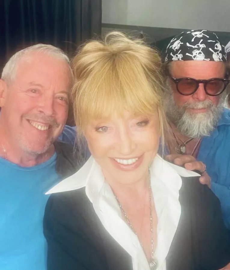 гражданка Израиля Пугачёва А.Б. с другим гражданином Израиля и с каким-то БГ!