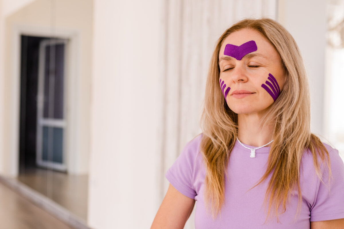 Если Женщина в 40 лет+ начинает воспитывать мужчину, так как считает, что она умная, пожившая и имеет право гнуть его под себя. Девушка в этом случает просто становится крайне токсична для кандидата в постоянные спутники жизни.