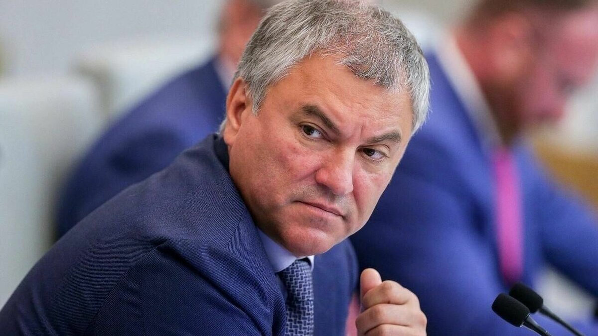     Такой мерой спикер Госдумы предлагает дополнить наказание для «поддерживающих нацистов» и оскорбляющих Россию и российских военных.