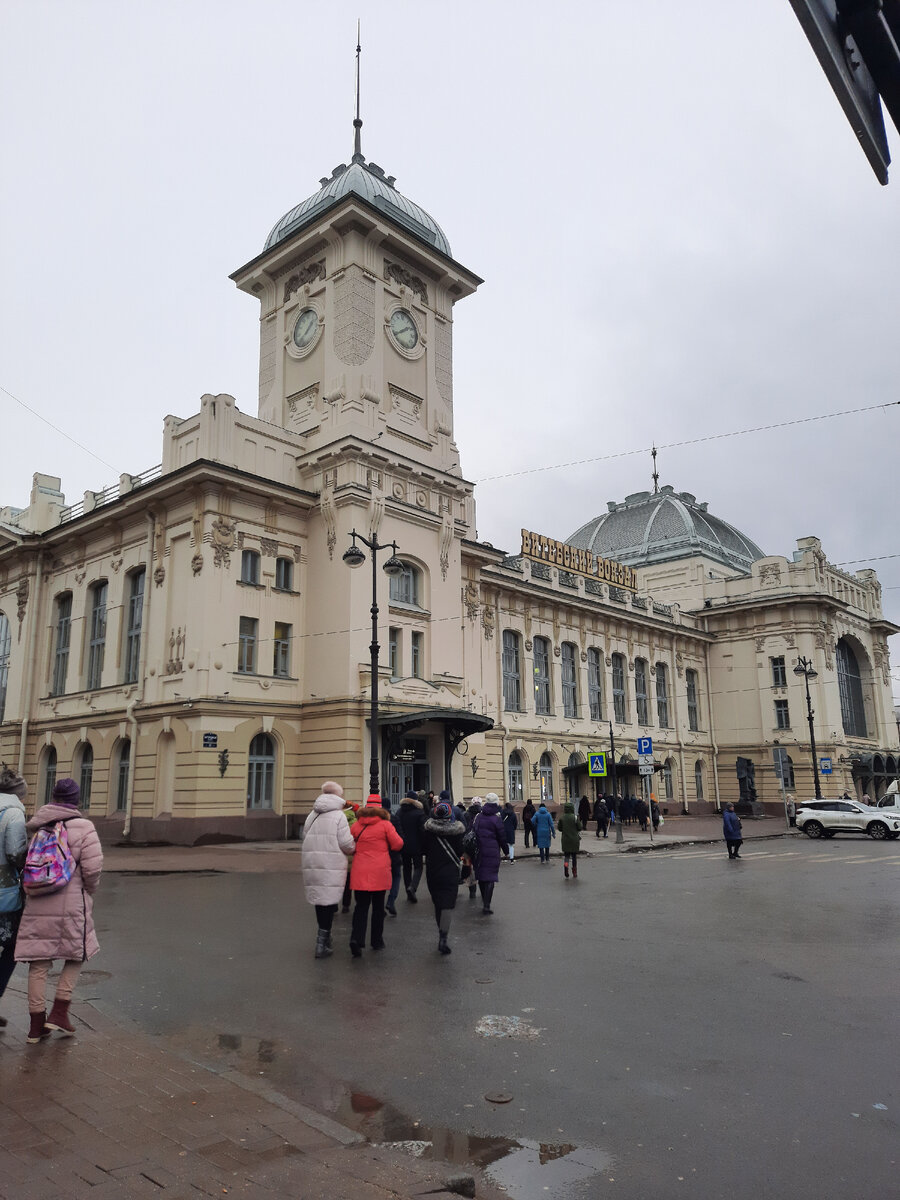 Витебский один из самых красивых вокзалов Петербурга. Старейший из сохранившихся в России и Санкт-Петербурге