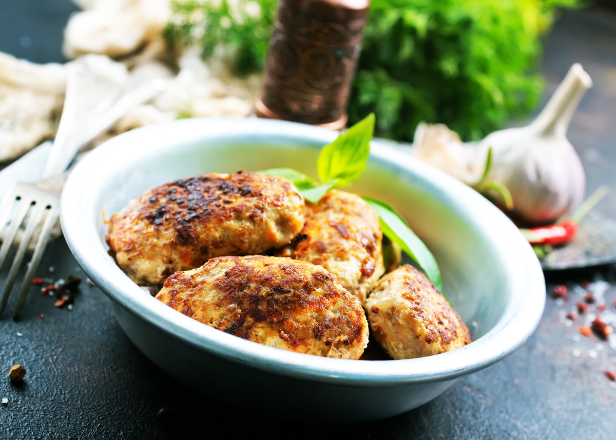 Как приготовить вкусные котлеты. Простой рецепт