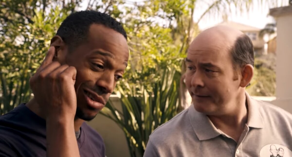 Если скажете, то я ударю вас кулаком в лицо.