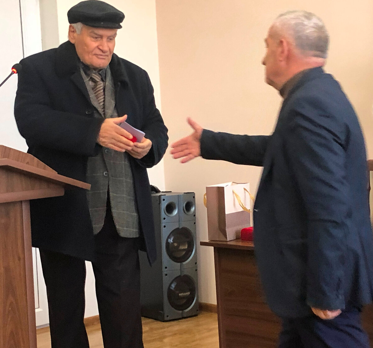 В столице Нагорного Карабаха - Степанакерте отметили 70-летие поэта Давида Микаеляна. Фоторяд