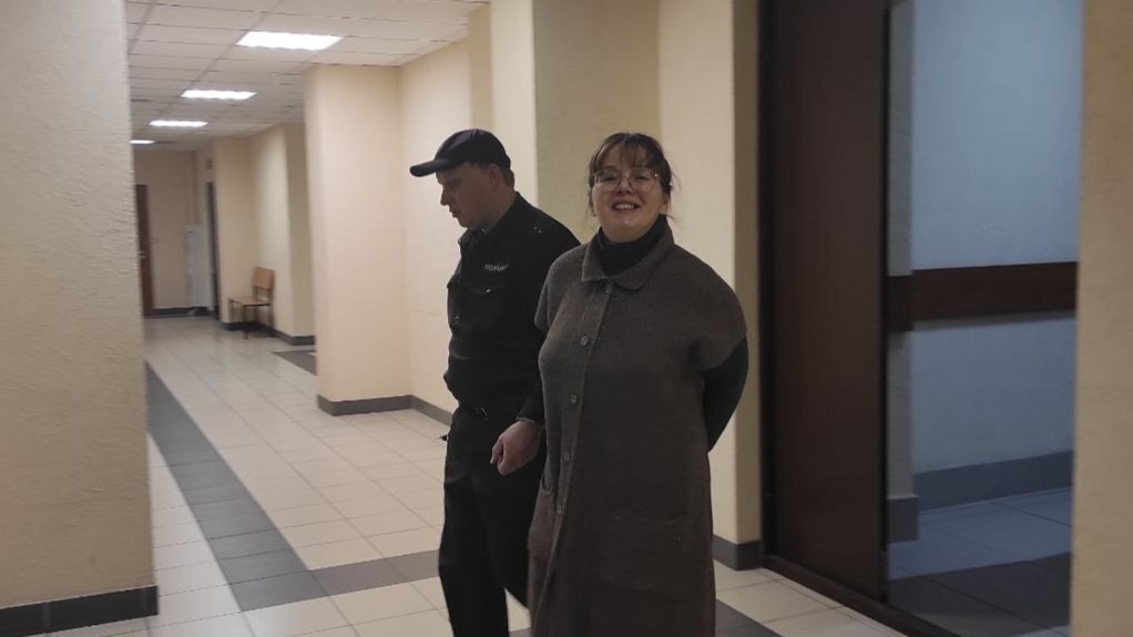    Ольга Смирнова в коридоре Кировского районного суда. Фото: Динар Идрисов