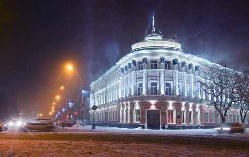 Метёт метель по улицам. Фото Елены БЕЛОЗОРОВОЙ.