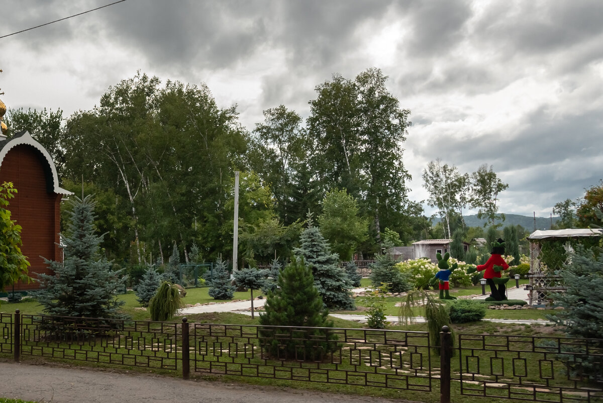 Детский парк возле храма
