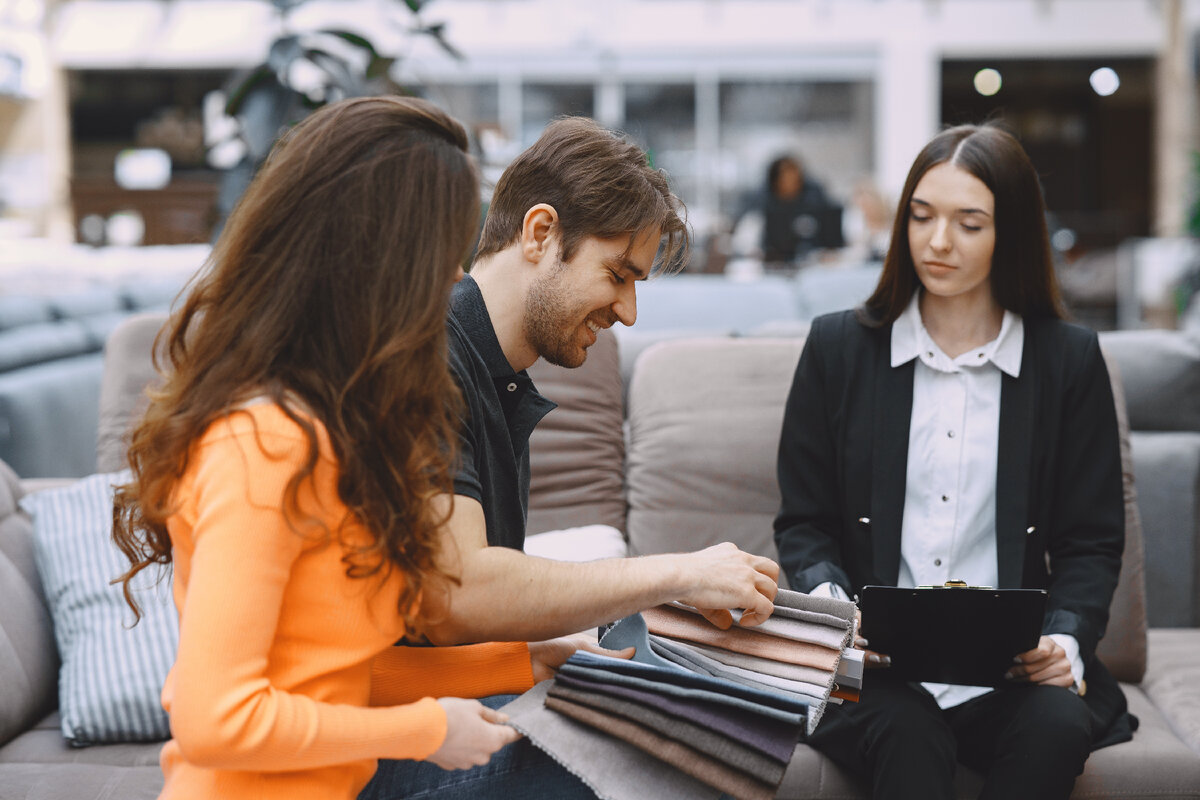 <a href="https://ru.freepik.com/free-photo/couple-choosing-fabric-in-furniture-store_9344767.htm#page=2&query=%D1%82%D0%B2%D0%BE%D0%B5%20%D0%B2%20%D1%82%D0%BE%D1%80%D0%B3%D0%BE%D0%B2%D0%BE%D0%BC%20%D1%86%D0%B5%D0%BD%D1%82%D1%80%D0%B5&position=38&from_view=search&track=ais">Изображение от prostooleh</a> на Freepik