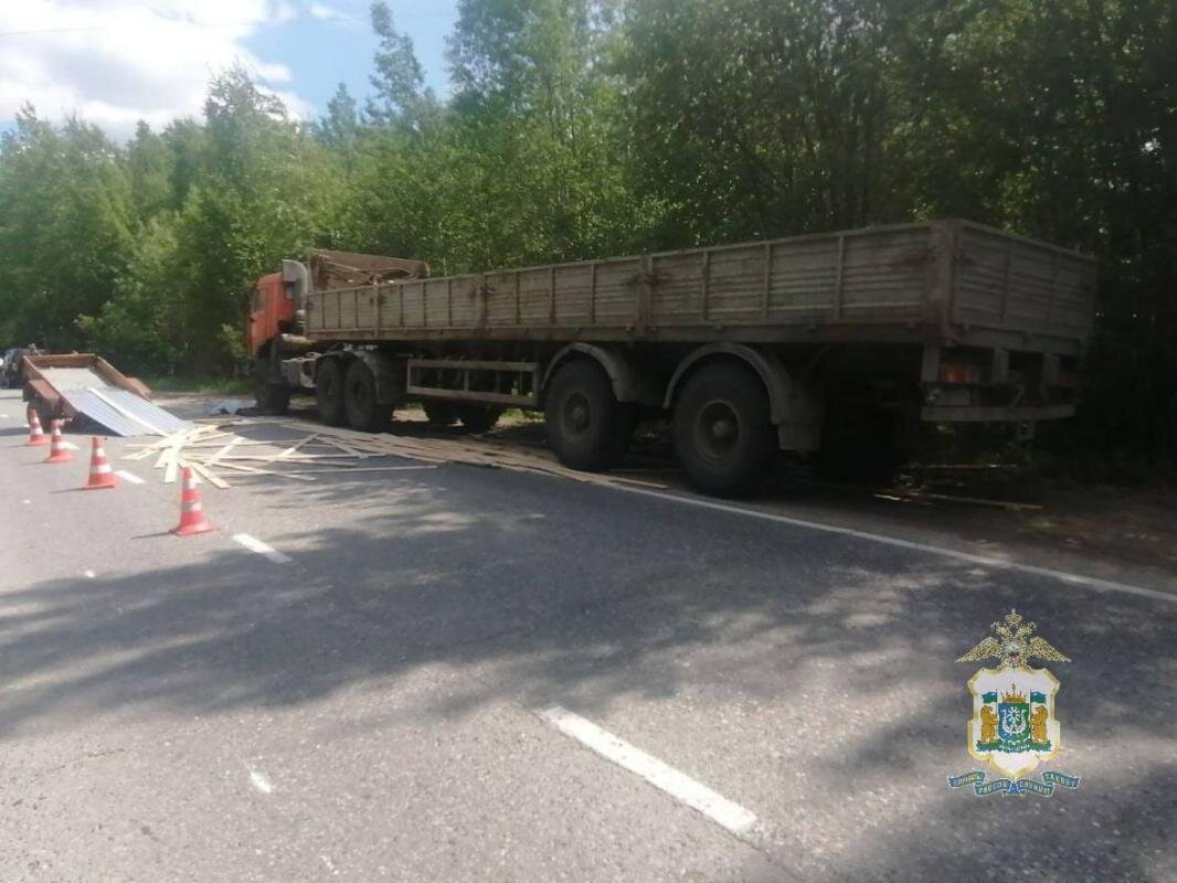    В Пыть-Яхе водителя КамАЗа убило отлетевшим прицепом
