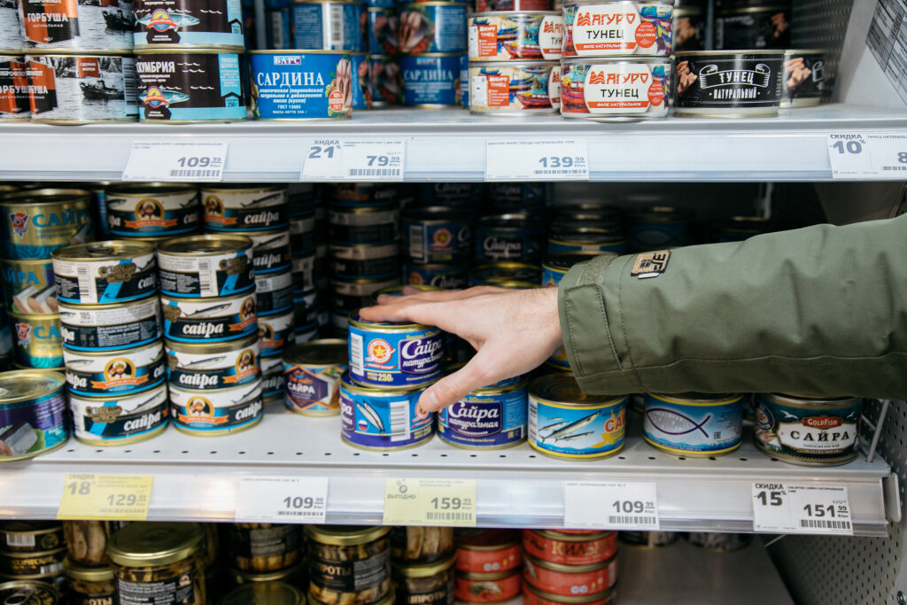    Житель Нижневартовска расплатился за сигареты и алкоголь чужой банковской картой