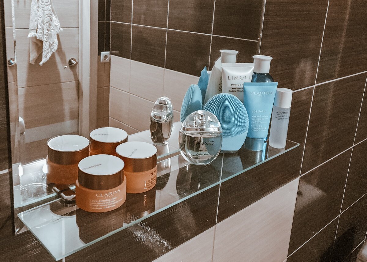 И парфюму, и кремам в ванной не место