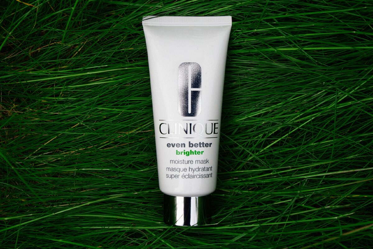 Маска ровный тон. Маска Clinique. Маска увлажняющая Clinique even better Brighter Moisture Mask. Клиник Эвен беттер скраб. Clinique even better палитра.