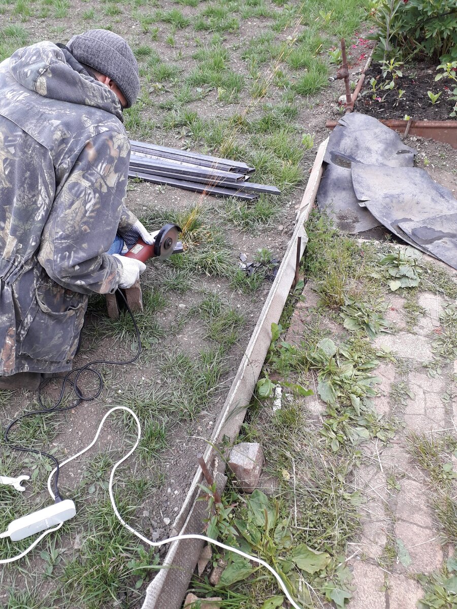 Муж режет. Фото автора