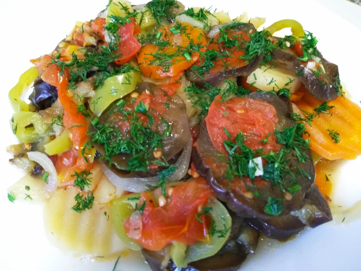 Всем доброго дня! Сегодня готовим соте из баклажанов или проще сказать тушёные овощи. И как всегда всё  готовится всё просто и легко, а получается вкусно.Соте можно подавать как самостоятельное блюдо или в качестве гарнира к мясу или рыбе, в любом случае очень вкуснооо!



