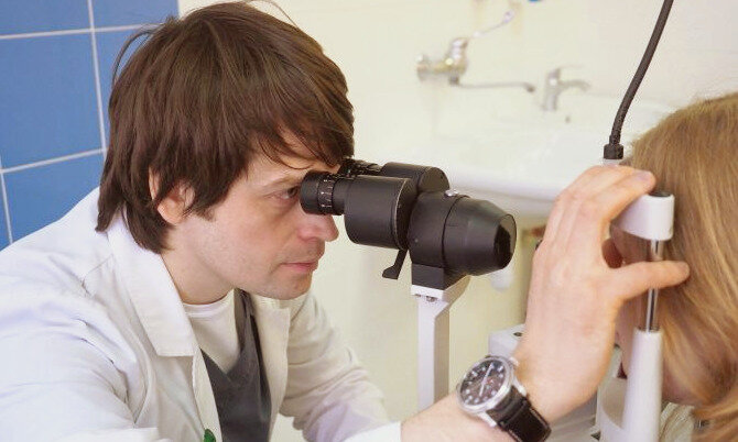 Лапочкин Андрей Владимирович За осмотром пациента.