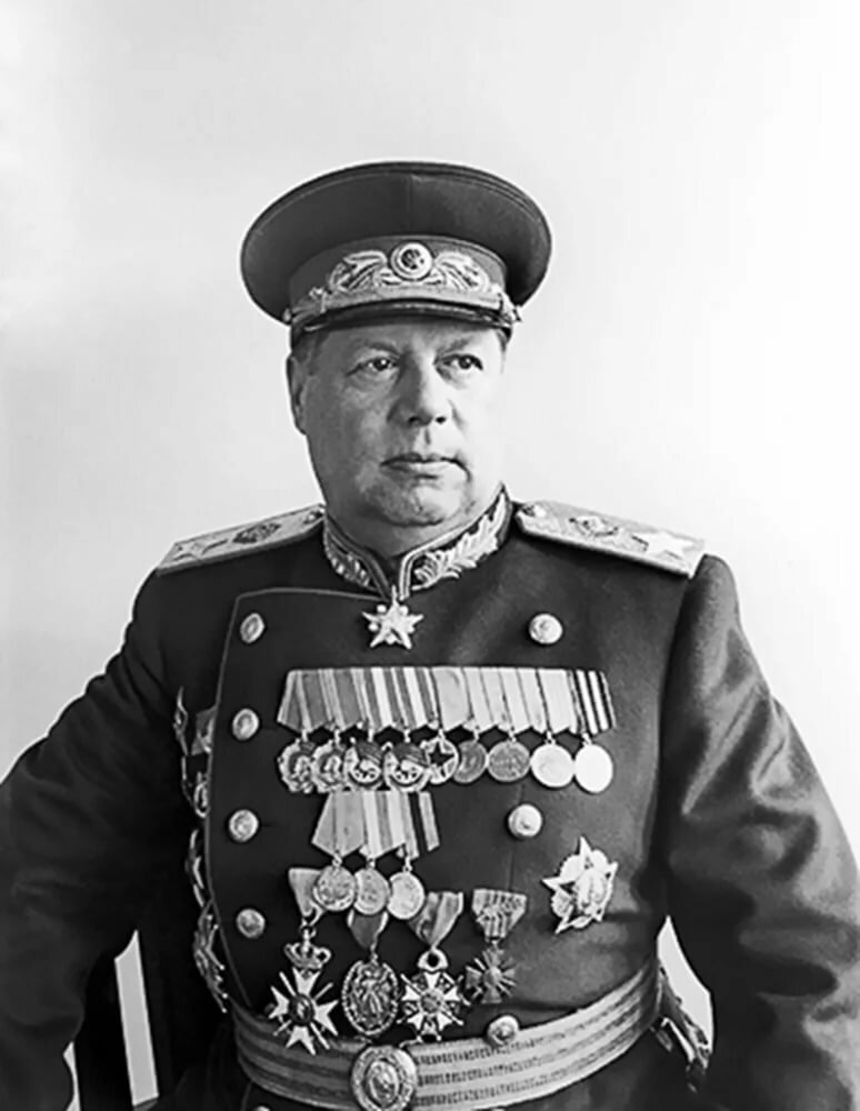 Маршал Советского Союза Толбухина Ф. И. Взято https://yandex.ru/images/search?