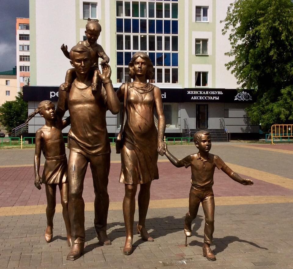 Памятник семье в Саранске, фото автора