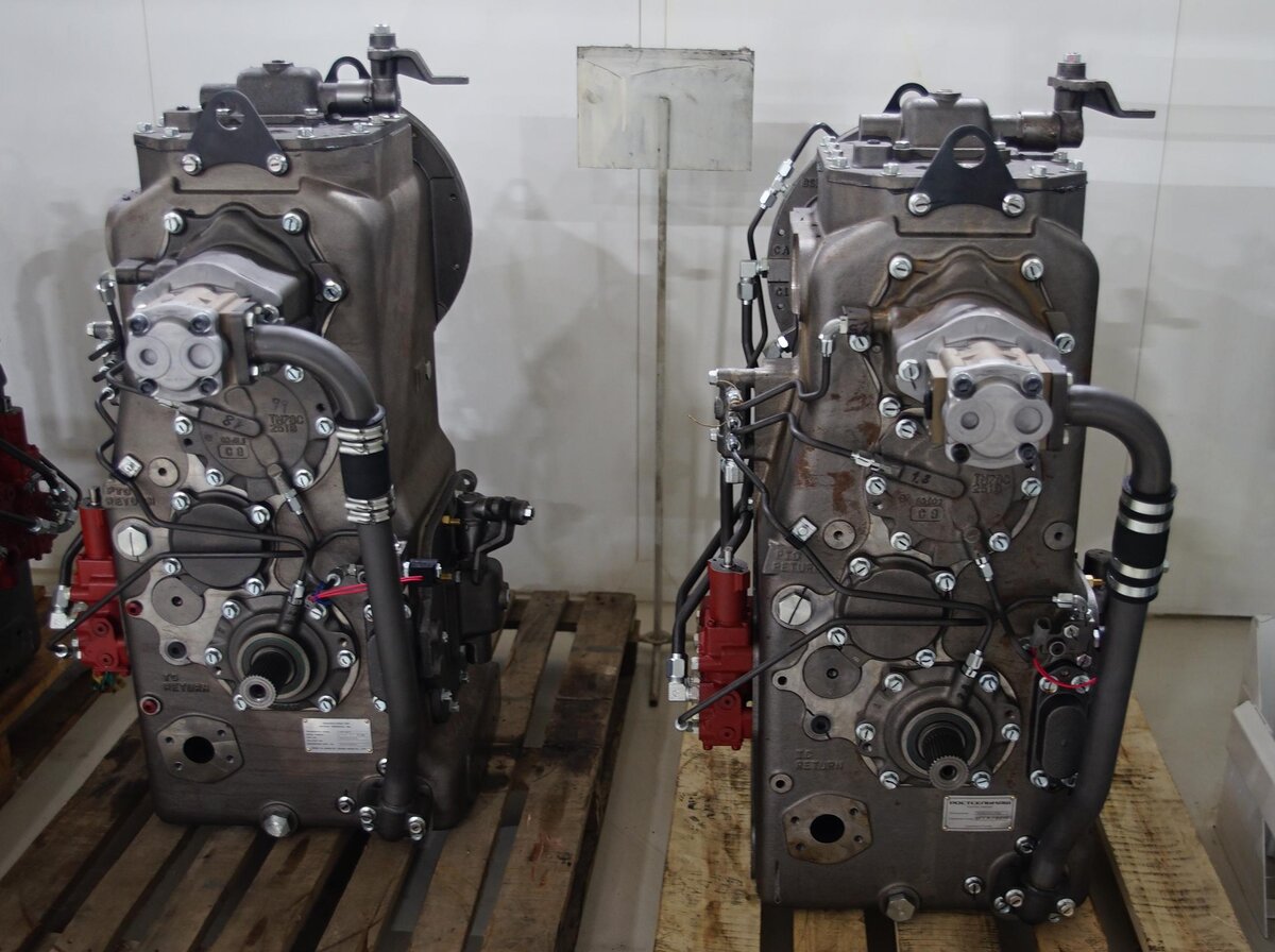 Трансмиссия Quadshift для такторов 2000 серии. Фото автора.