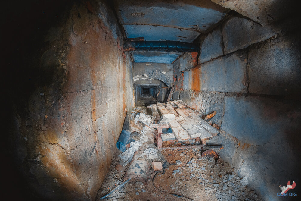Бетонная шахта. Бетонная шахта под землю. Бетонные Шахты тоннели для шахт. Озов сталь внутри внутри внутри под землей.