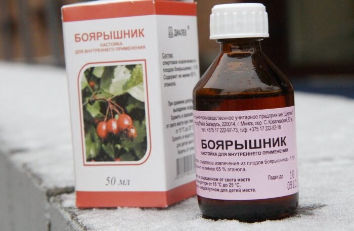 Настойку боярышника можно купить в аптеке или приготовить самостоятельно
