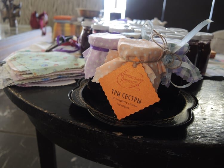 Антон Павлович Чехов много писал про вишни, мы про это варим.