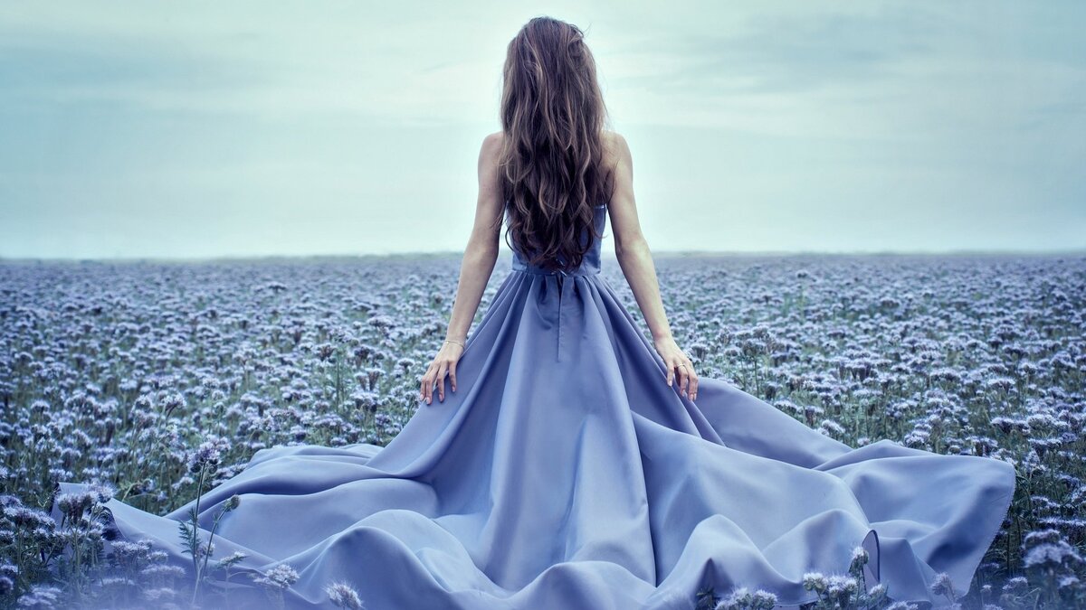 Девушка - видение