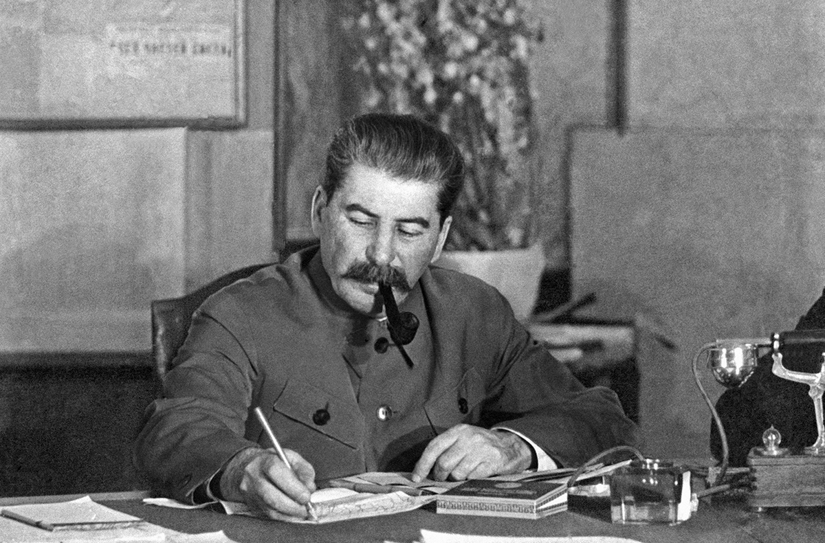 Товарищ Сталин в рабочем кабинете