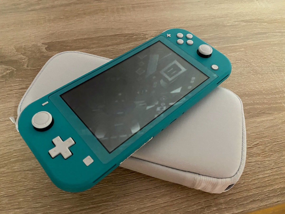У меня Nintendo бирюзового цвета