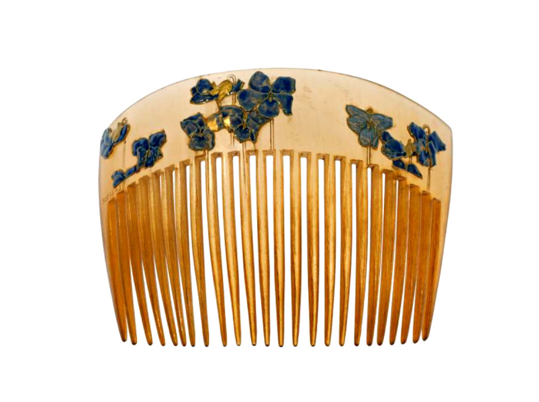 Рене Лалик, гребень "Фиалки", 1901-1903, из экспонатов музея Лалик