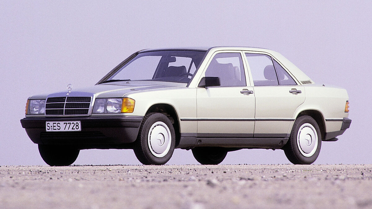  Mercedes-Benz с кузовом W 201 был официально представлен 8 декабря 1982 года и выпускался до 1993 года включительно.