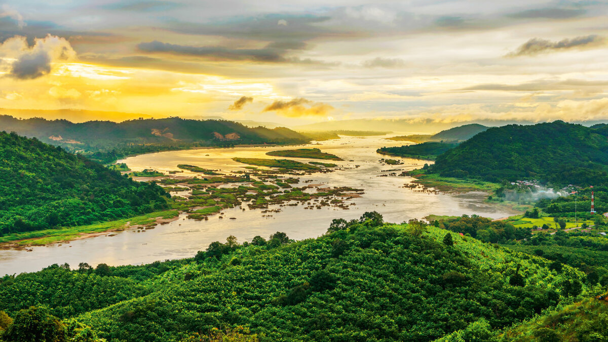 Самая полноводная река в азии. Лаос река Меконг Лаос. Река Меконг Вьетнам. Камбоджа река Меконг. Дельта реки Меконг Вьетнам.