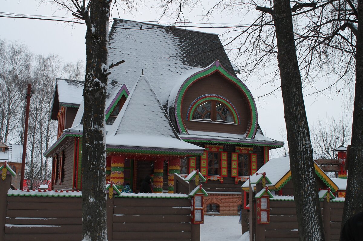 Кафе "Дом Берендея".  Наше фото.