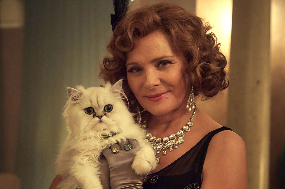 Ким Кэтролл в роли знатной дамы