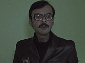 Журналист и ведущий программы "Загадка дыры" встречает в коридоре Татьяну Восьмиглазову (источник - youtu.be/A8NYWAkMaVY)