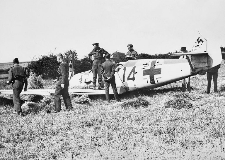 Сбитый во время битвы за Британию, messerschmitt Bf 109. (общественное достояние).