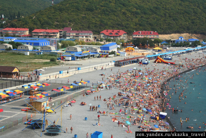 Курорты Черного моря поначалу были мало наполнены