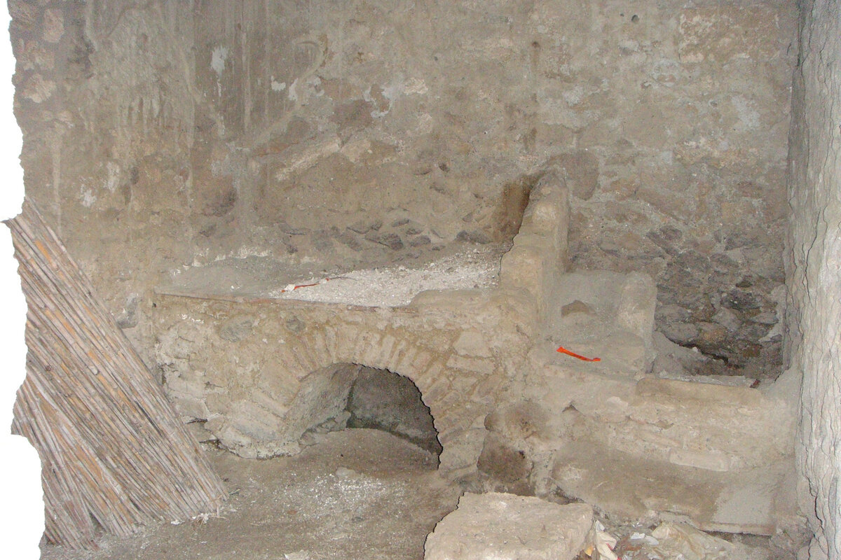 Вот так выглядели печи древнеримских кухонь - в жилых домах и в общественных заведениях
