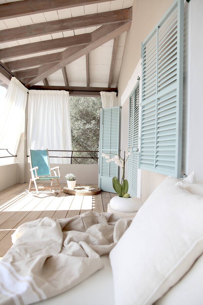 Шикарный дизайн лоджии в стиле прованс
