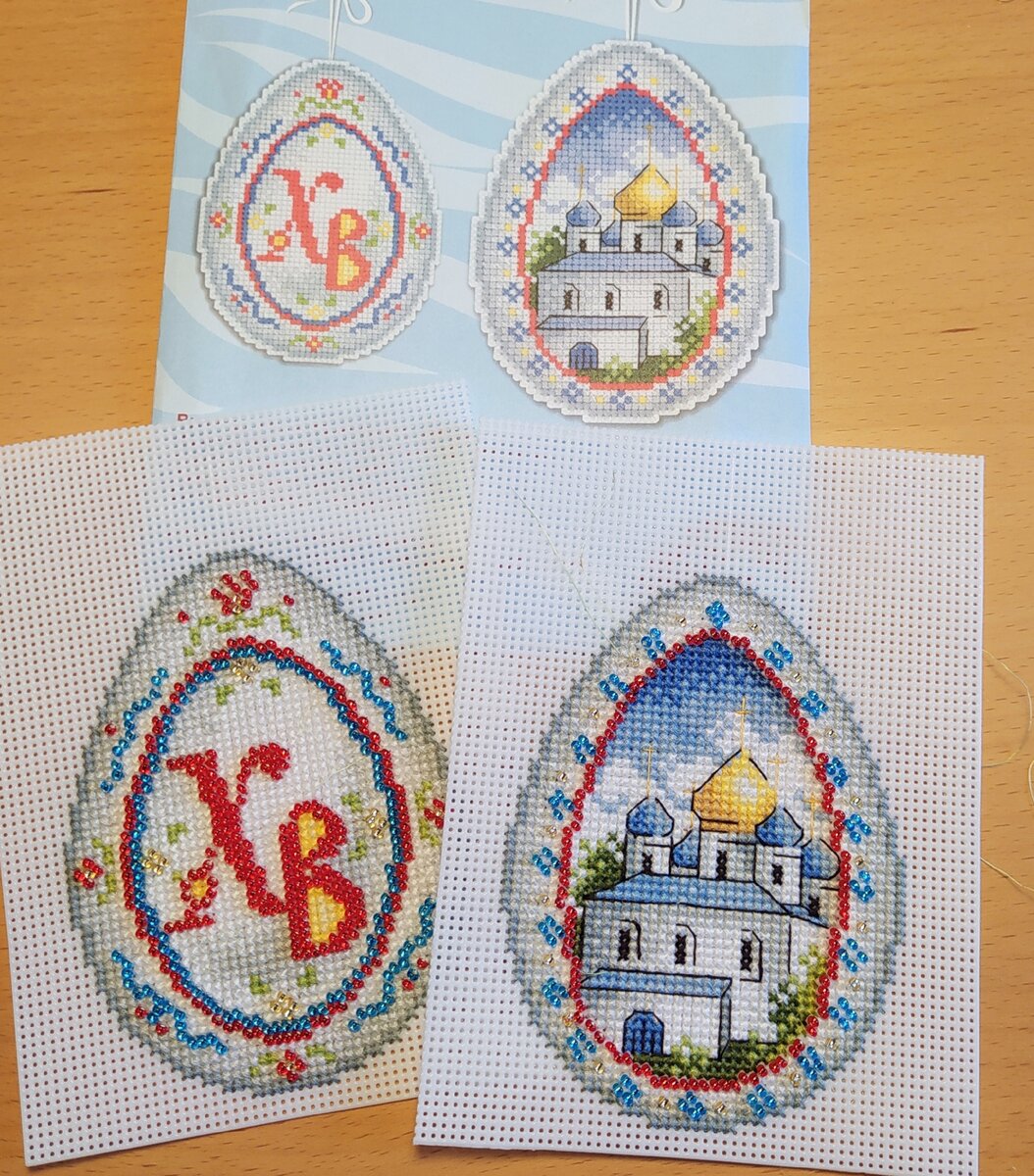 украшены бисером