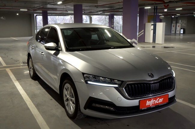 Skoda Octavia вид спереди