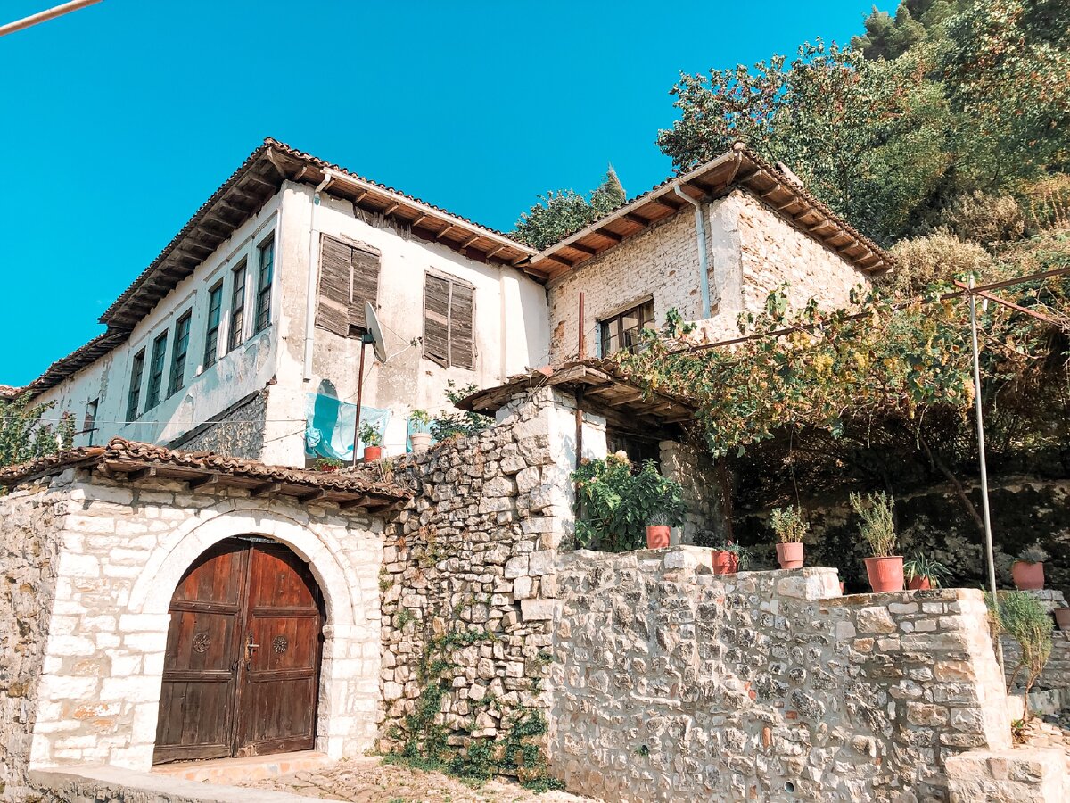 Порой традиции позволяют ходить в гости. Это интересно гостям и хозяевам.