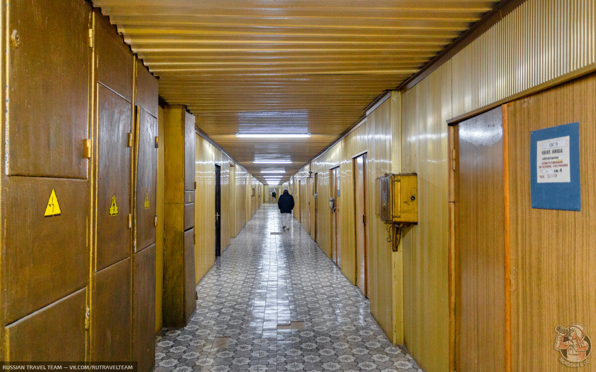 Золотой коридор протянувшийся через всю атомной электростанцию