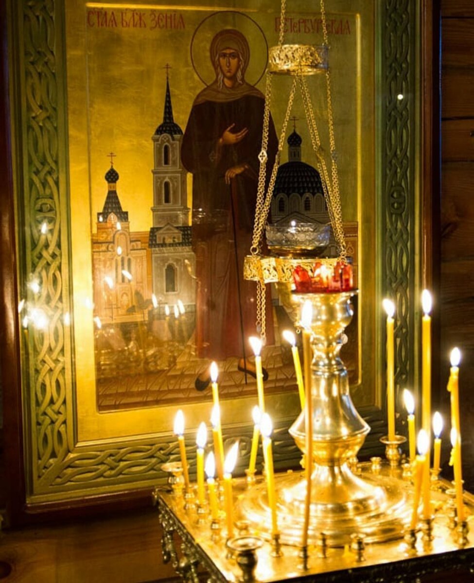 Сегодня вечером во всех Храмах начинаются служения в честь Ксении Петербургской, которые завершаться завтра вечером. Так же в эти дни можно подать записку святой - хорошая возможность, если вы пока не можете поехать на её могилу в Санкт-Петербург.