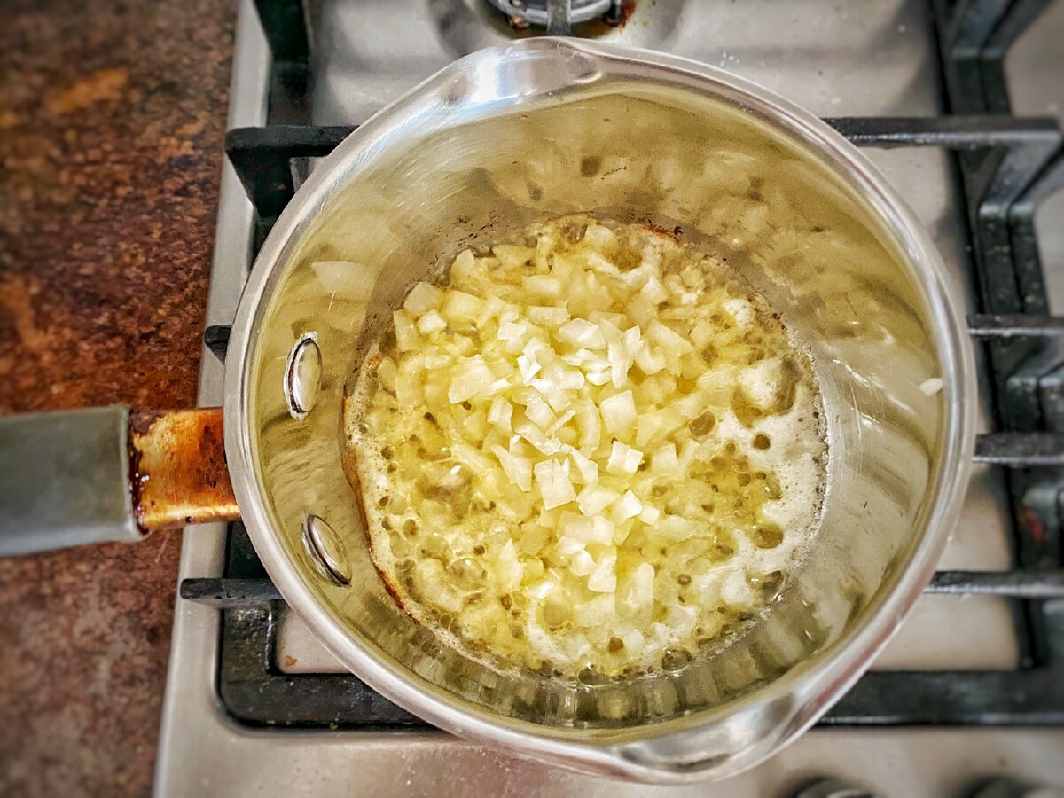 Мидии в сливочном соусе с сыром с плесенью