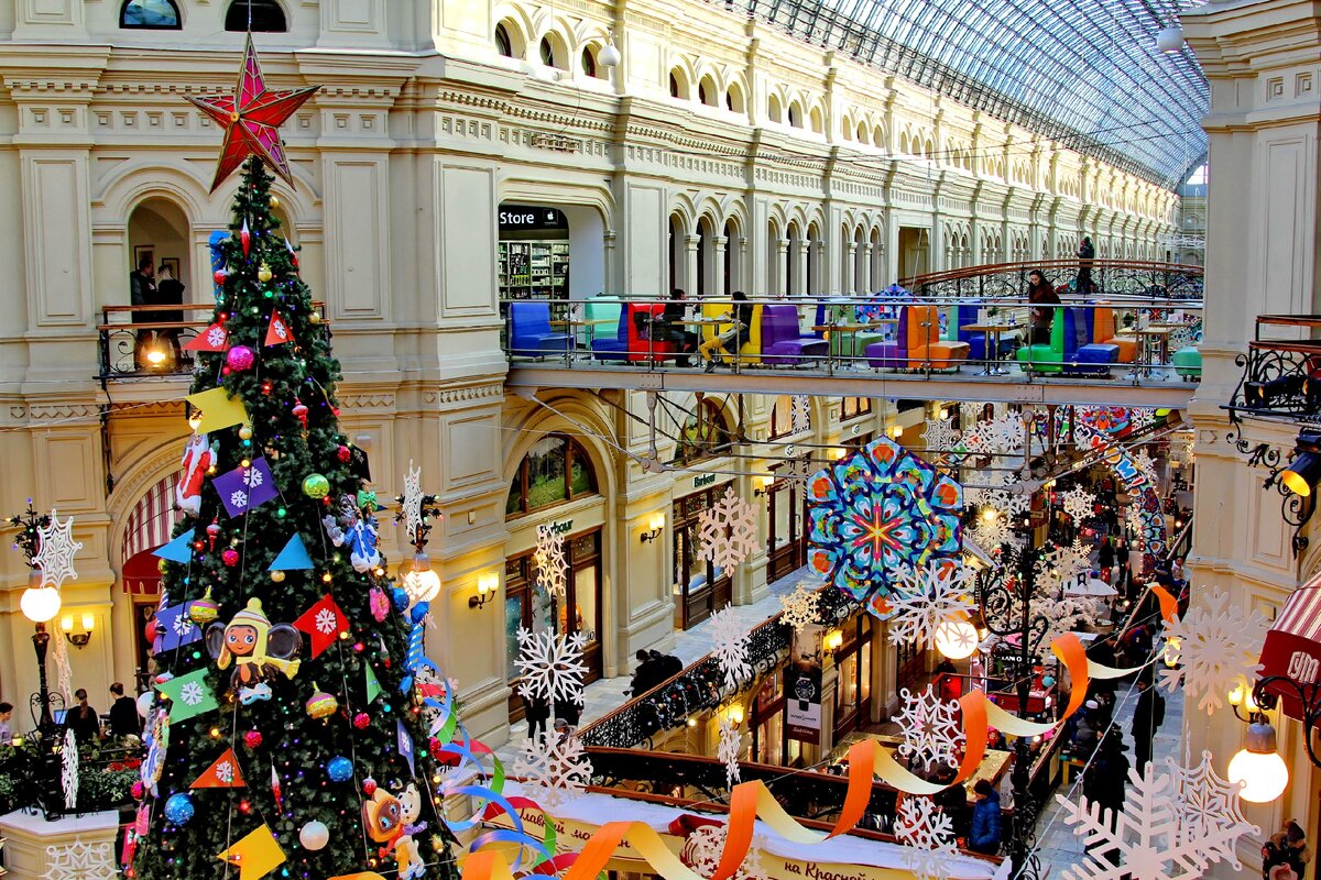 Магазин ГУМ в новогодних нарядах.  Автор фото: Петр Аксенов
