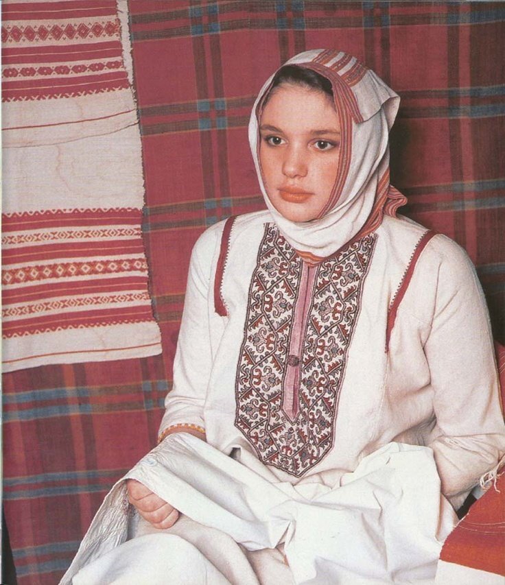 Девушка в одежде татар-мишарей.