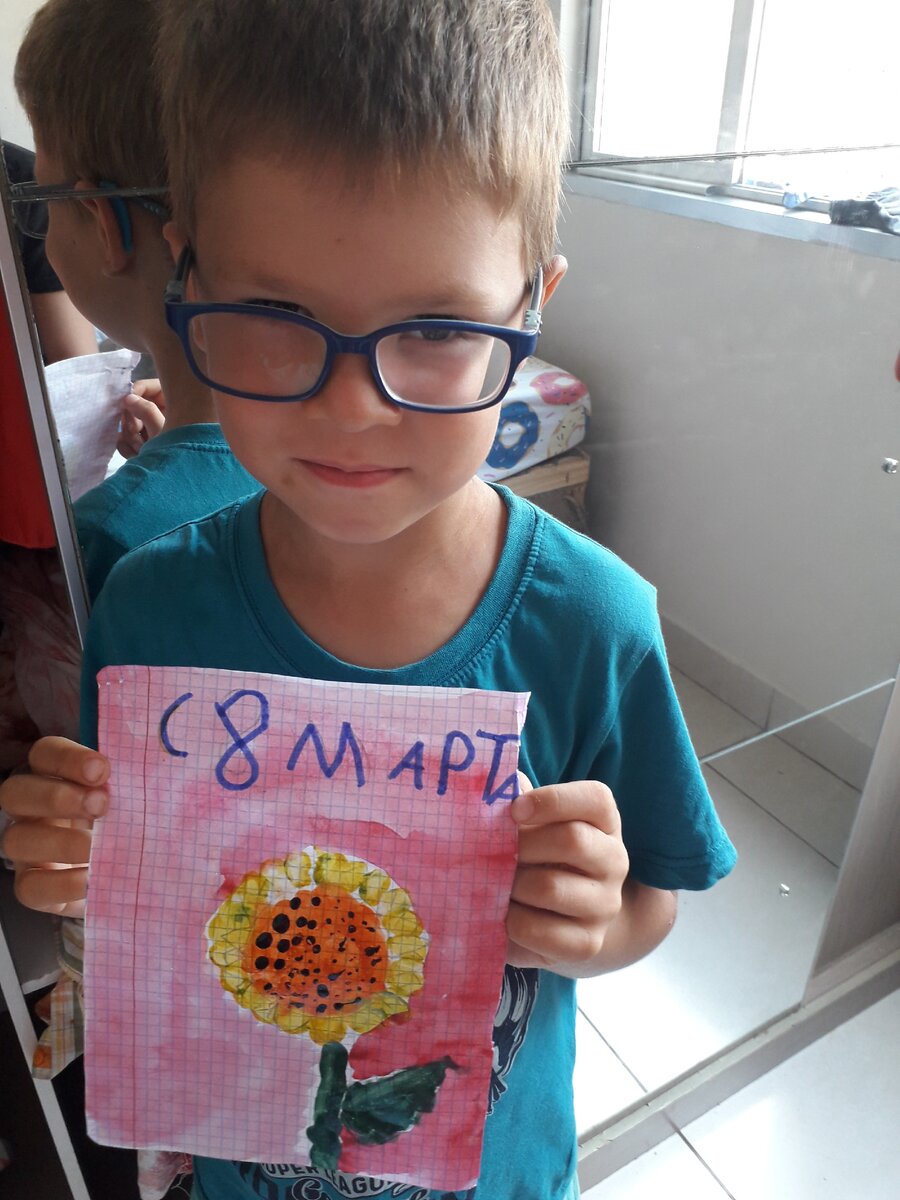 Поздравил бабулю с праздником 