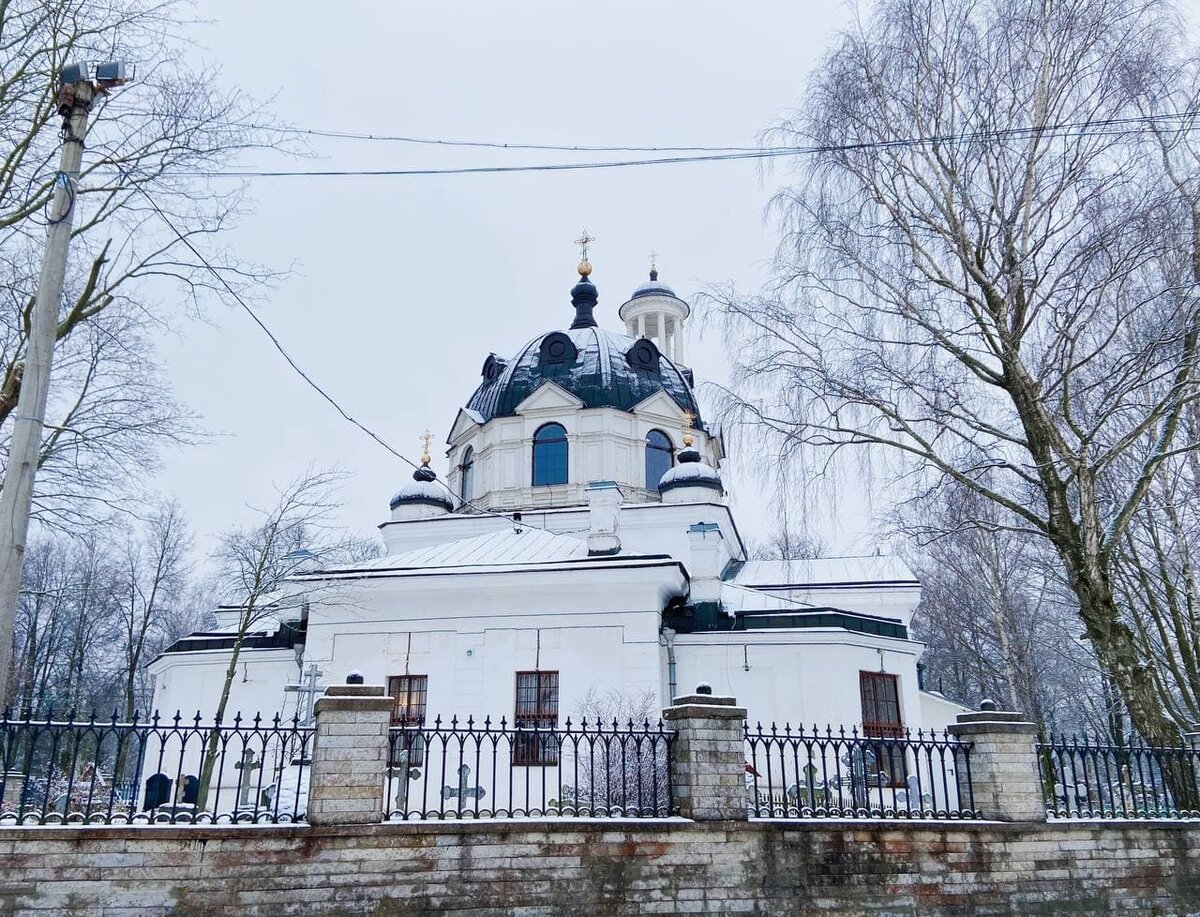 Вот так церковь Александра Невского выглядит в наши дни.