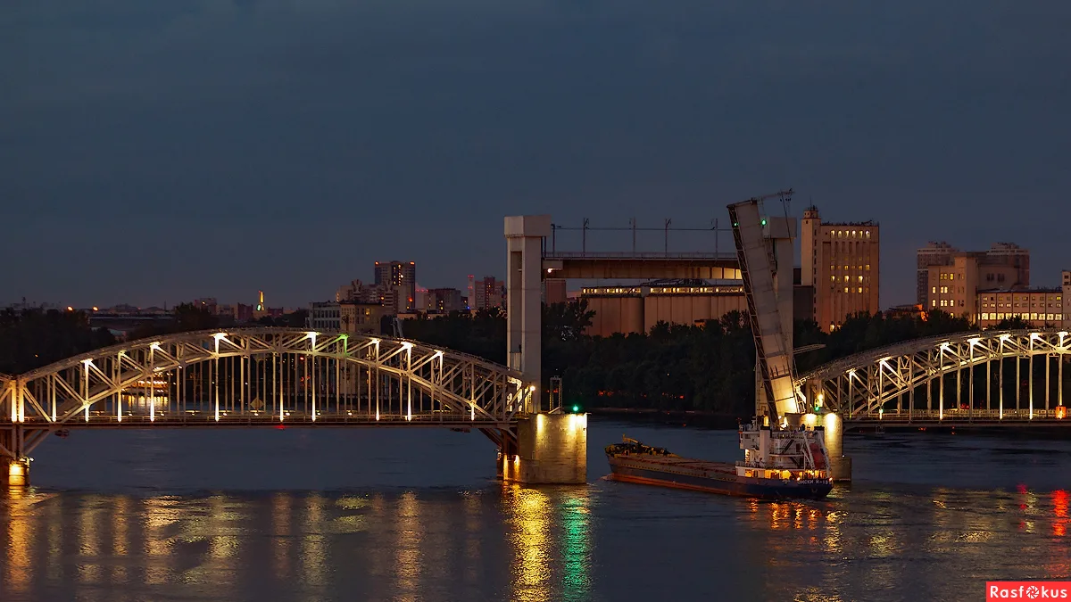 Железнодорожный мост петербург. Финляндский мост спб. Финляндский мост в санкт-петербурге. Финляндский разводной железнодорожный мост. Финляндский железнодорожный мост в санкт-петербурге.