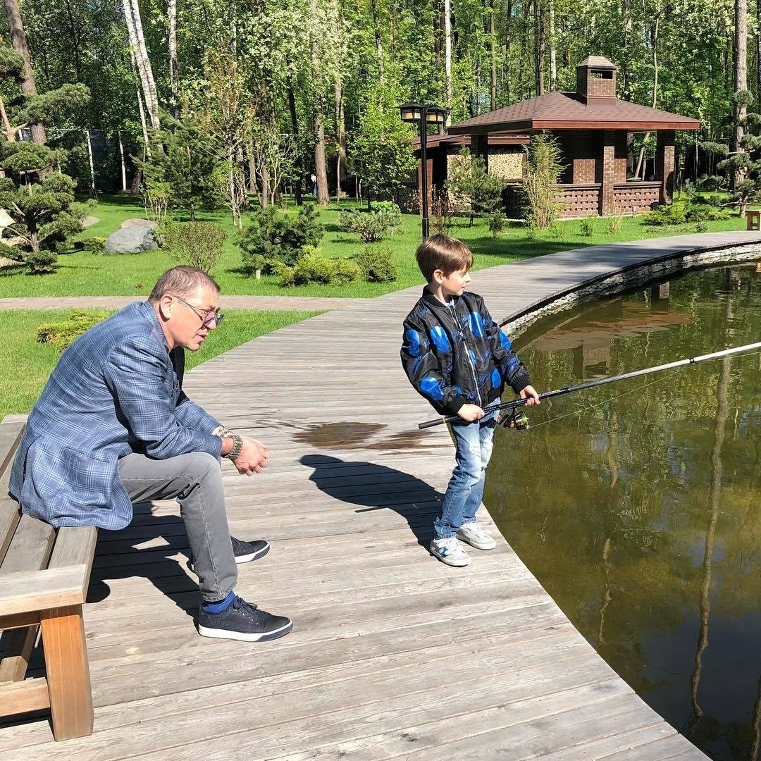 Григорий Лепс с семьей переехал в новый дом