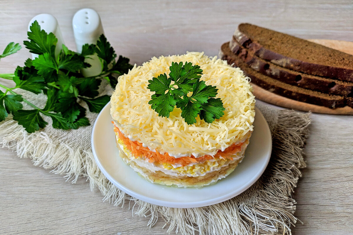 Слоеный салат с яблоками и морковью: рецепт простого и вкусного блюда для  ваших гостей | Еда на каждый день | Дзен